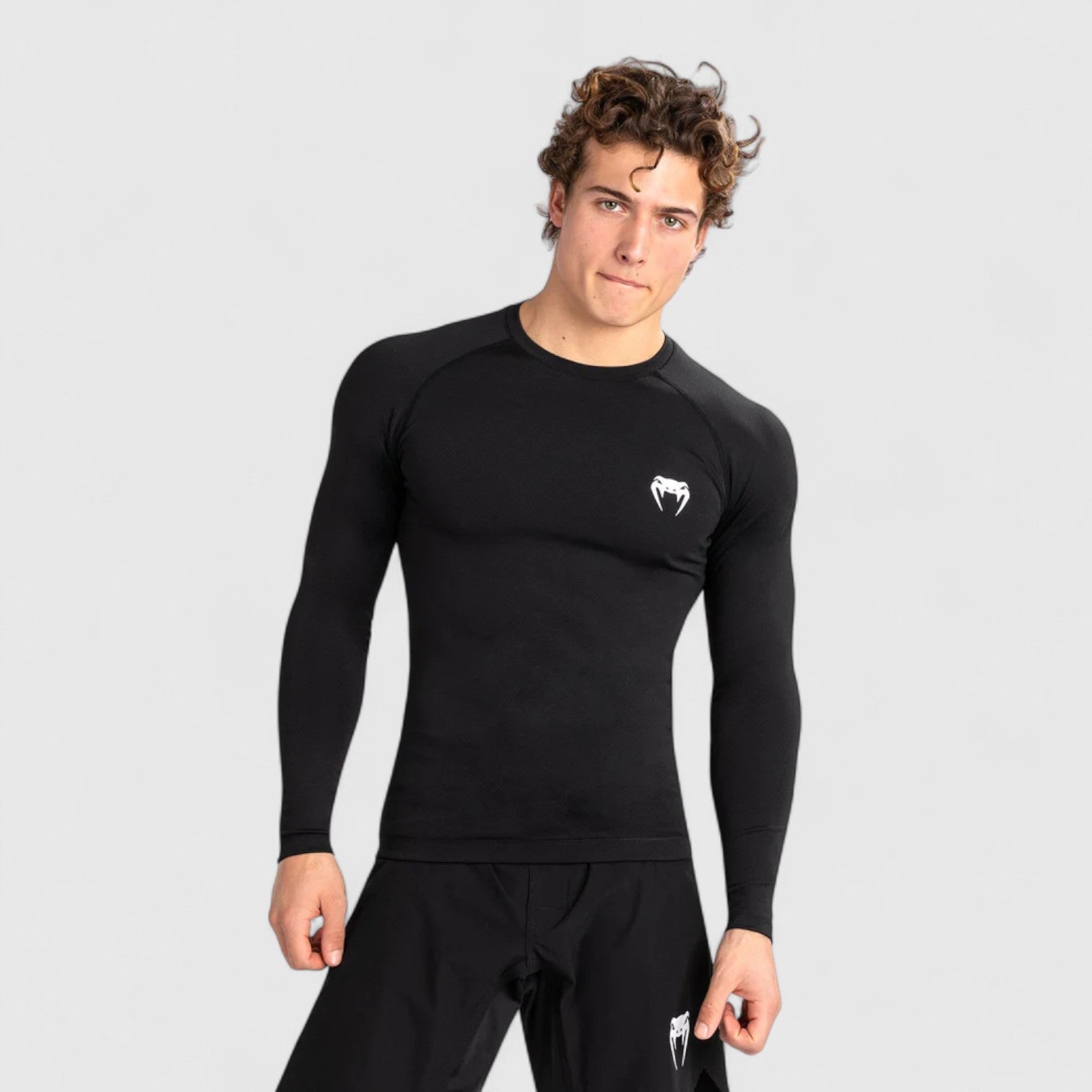 VENUM Contender rashguard med lange armer - CombatStore.no