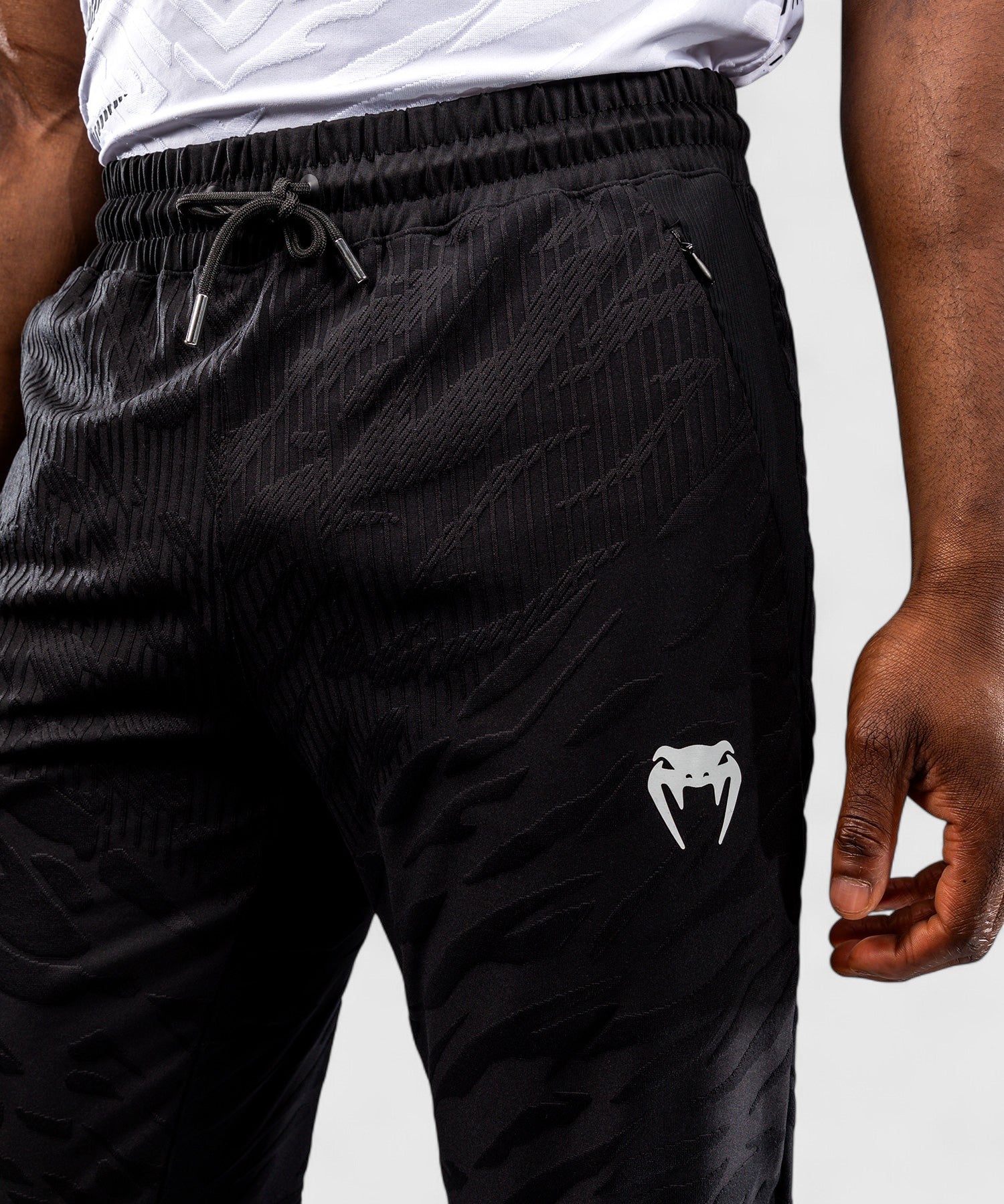 VENUM Fusion Autentisk Fight night treningsbukse Svart og hvit - CombatStore.no
