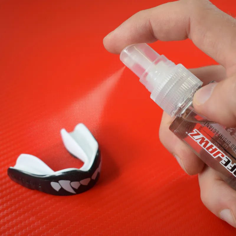 SAFEJAWZ Tannbeskytter desinfeksjonsspray - CombatStore.no