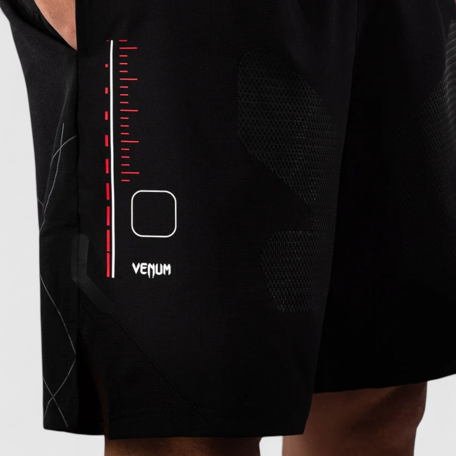 VENUM Tactical XT Fight Shorts - Svart og rød - CombatStore.no