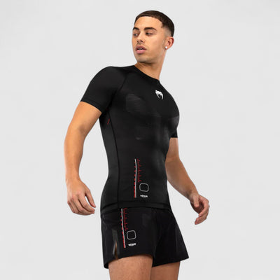 VENUM Tactical XT Rashguard med korte ermer Svart og Rød - CombatStore.no